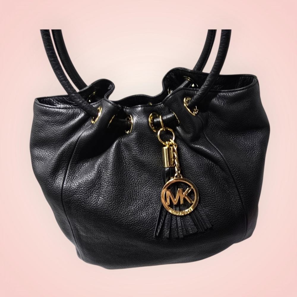 Michael Kors East West Black Pebbled Leather Bucket Bag Round Handles Large - Picture 2 of 16